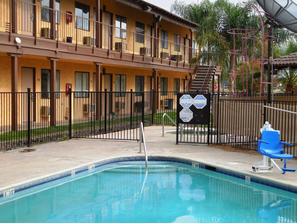 בייקרספילד Best Economy Inn & Suites מראה חיצוני תמונה