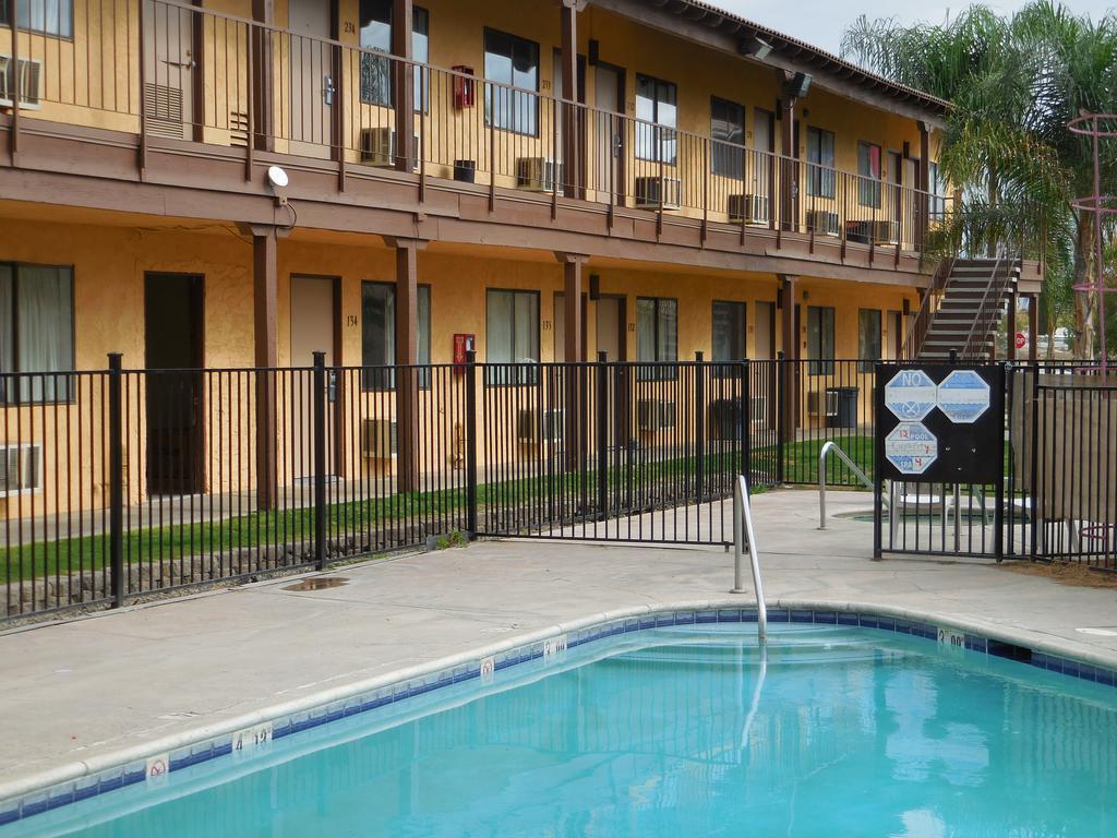 בייקרספילד Best Economy Inn & Suites מראה חיצוני תמונה